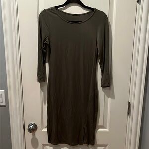 Soprano Green Sheath Dress 3/4 Sleeve Crew Neck
